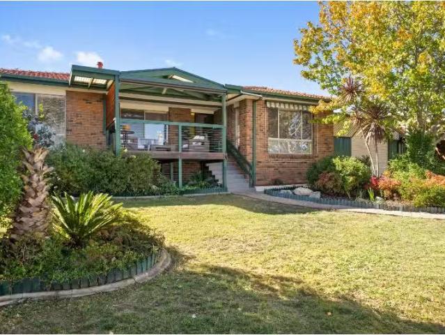 49 Girdlestone Circuit, Calwell House for rent Listed by Taye.