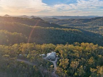 49 Incredible Acres. Luxurious Queenslander. Minutes From Town