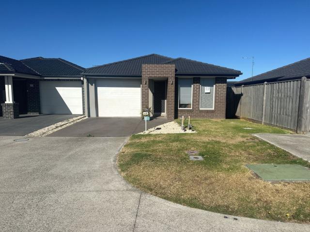 49 Kalbian Drive, CLYDE NORTH, VIC 3978
