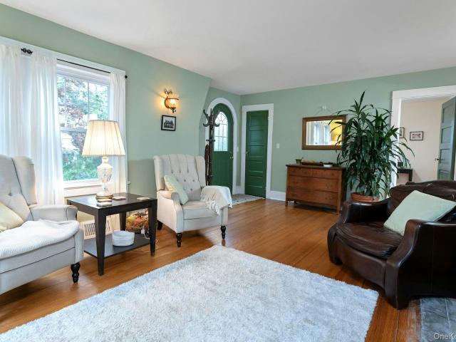 49 Lakeview Drive