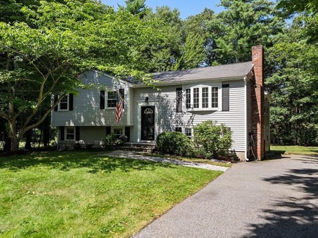 49 Old Farm Rd, Hanover, MA 02339