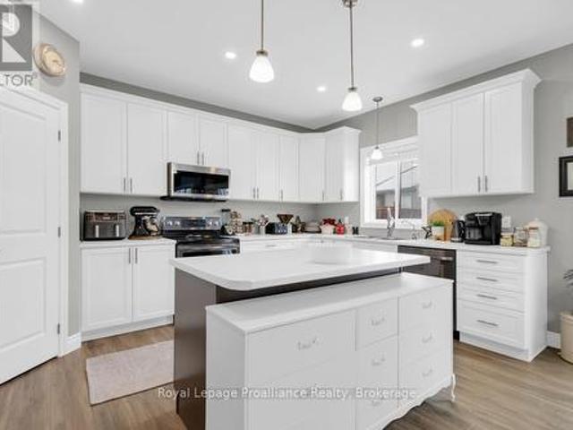 49 Redwood Drive, Belleville Thurlow Ward, ON, K8N 0K3 house for sale | Listing ID X13723 | Royal LePage