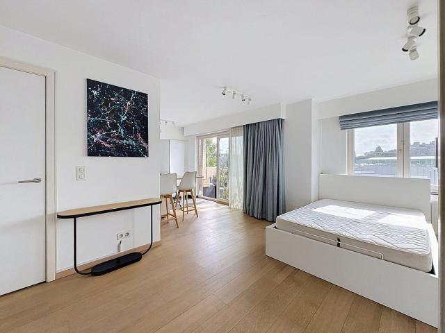 49m² studio flat with south facing balcony & parking space