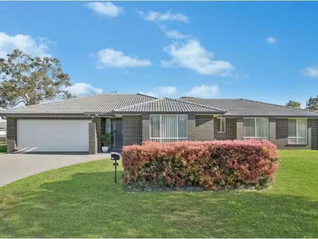 4 Muirfield Avenue, Cessnock House for rent Listed by Hannah.