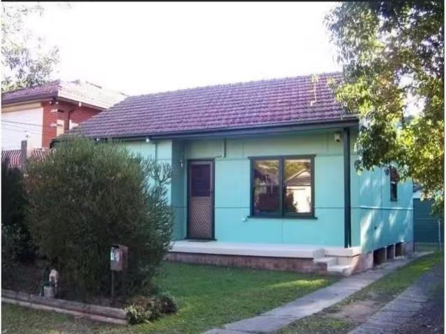 4 Macklin Street, PENDLE HILL House for rent Listed by Toonga.