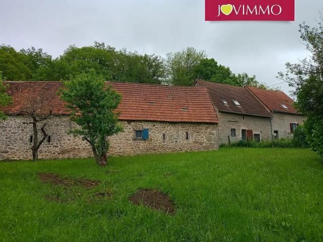 4 MAISONS DE CONTE DE FÉES DANS ENDROIT BUCOLIQUE