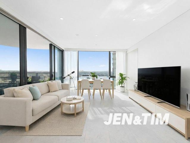 4 MASTER BEDROOMS | A WATERSIDE HOME LIKE NO OTHER