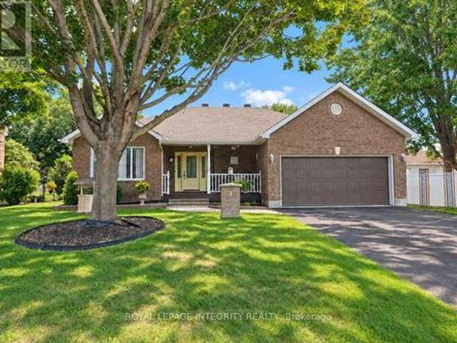 4 Mary Hill Crescent, Ottawa, ON, K0A 2Z0 house for sale | Listing ID X14030 | Royal LePage