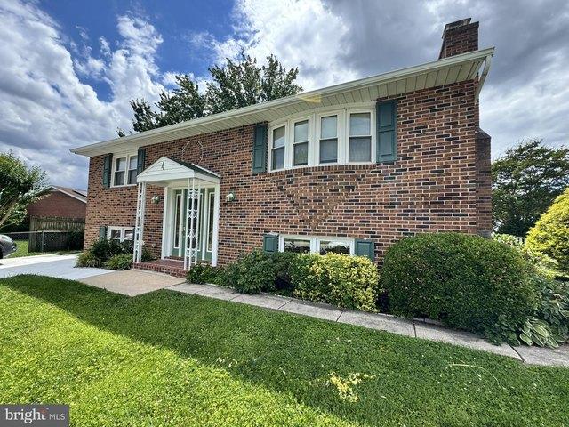 4 McKenna Ct, Parkville, MD 21234
