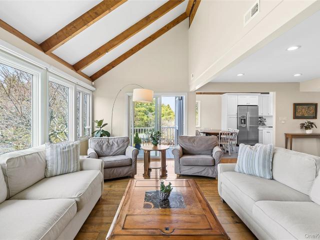4 Meadow Lane