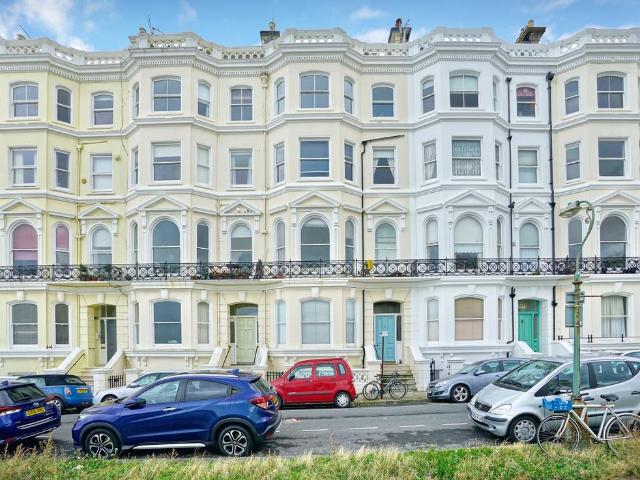 4 Medina Terrace, Hove BN3 1 bed apartment to rent £1,495 pcm £345 pw