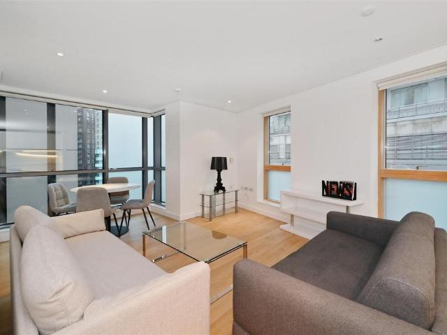 4 Merchant Square East, London 3 bed apartment to rent £5,000 pcm £1,154 pw