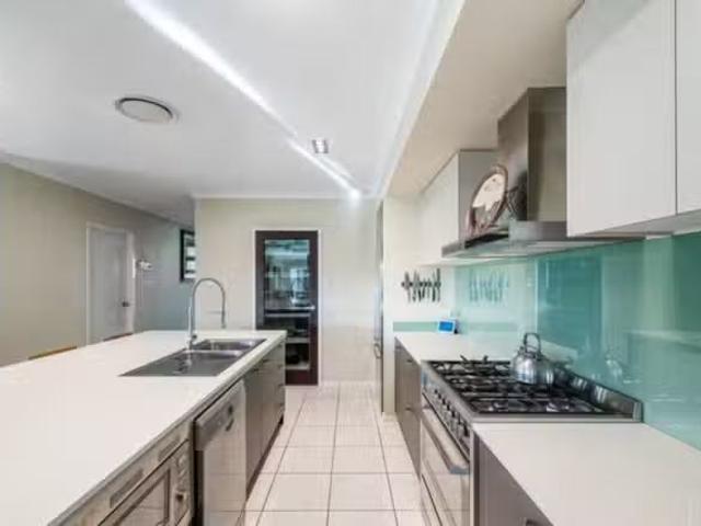 4 Middle Creek Road, Little Mountain, QLD 4551