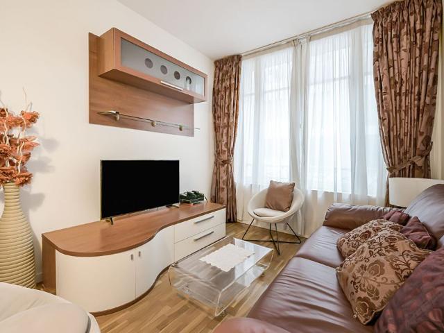 4 min à pied des Champs Élysées, une adresse d'exception