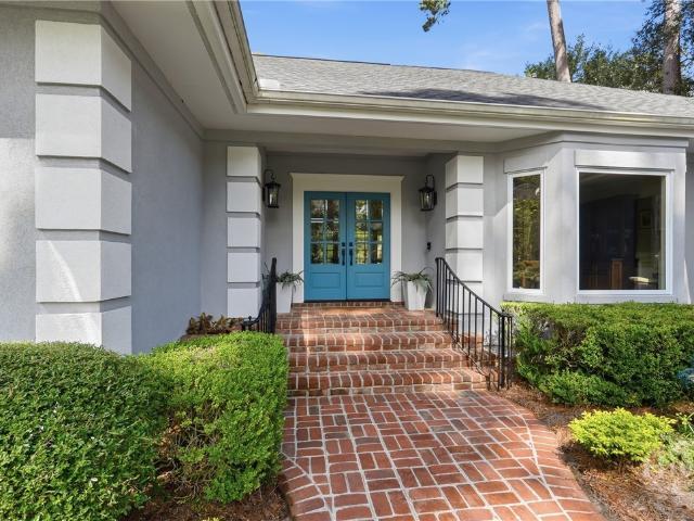4 Moonglade Lane