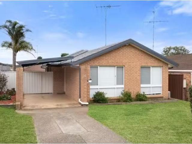 4 Moncrieff Close, ST HELENS PARK House for rent Listed by Te.