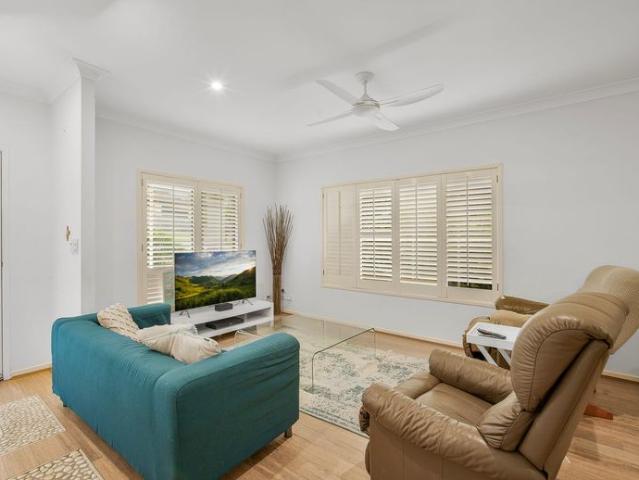 4 MONTH LEASE ONLY UNTIL THE FIRST WEEK OF JANUARY 2027 Charming Family Home for Rent 10 Greenbank Circuit, Carrara