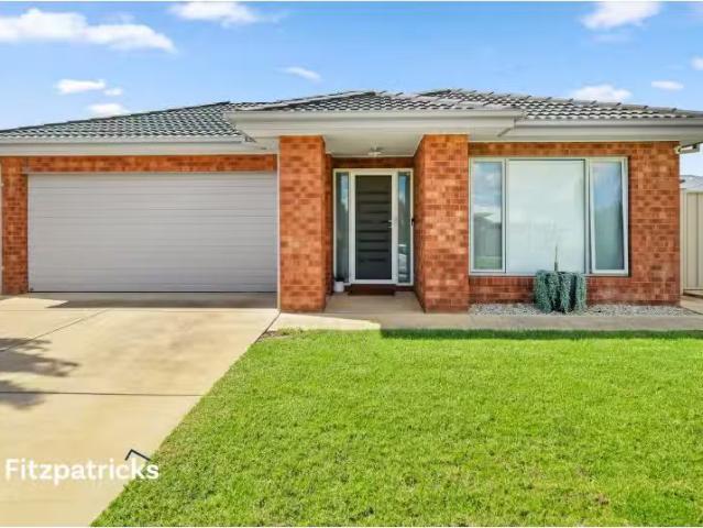 4 Morris Crescent, Gobbagombalin House for rent Listed by Ren.