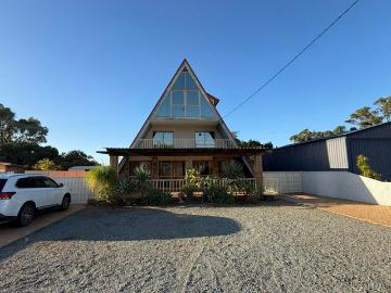 4 Nairn Street, Leeman
