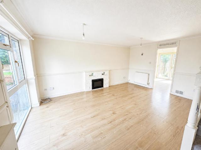 4 Overcross, Shrewsbury, SY3 7TN