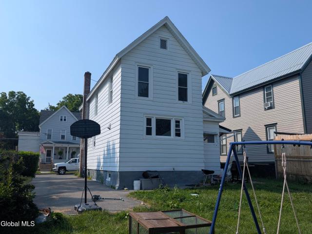 4 Oak Street