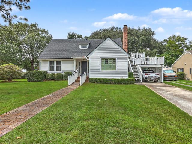 4 Oakdale Place