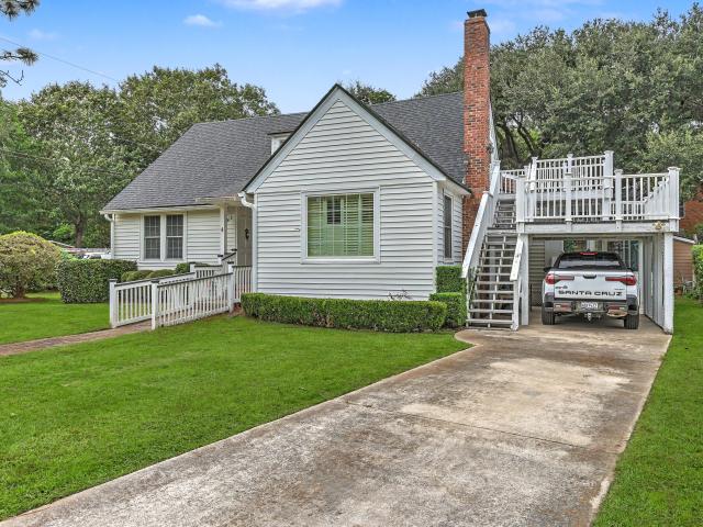 4 Oakdale Place