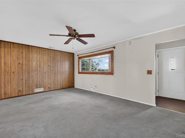 4 Oaktree Lane