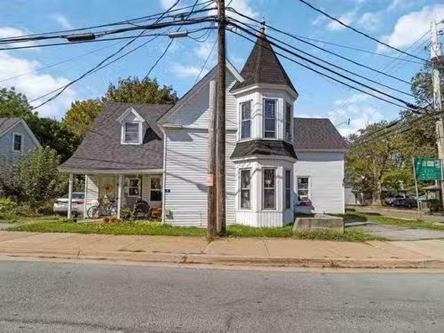 4 Old Port Mouton Road, Liverpool, NS, B0T 1K0 house for sal.
