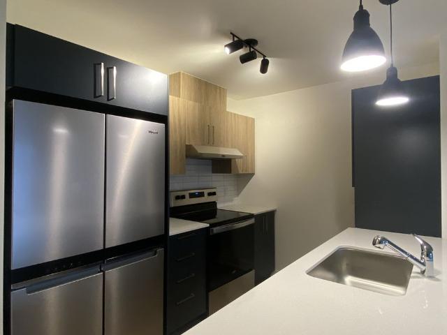 4 ½ Avec Bureau Dès Maintenant