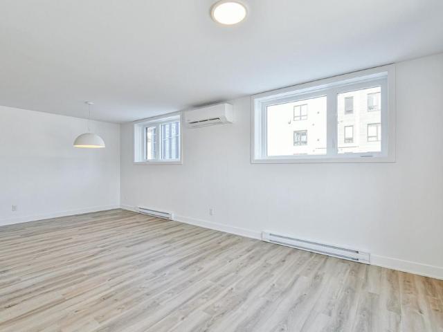 4½ à louer — 241 Rue Mayrand, app. 2