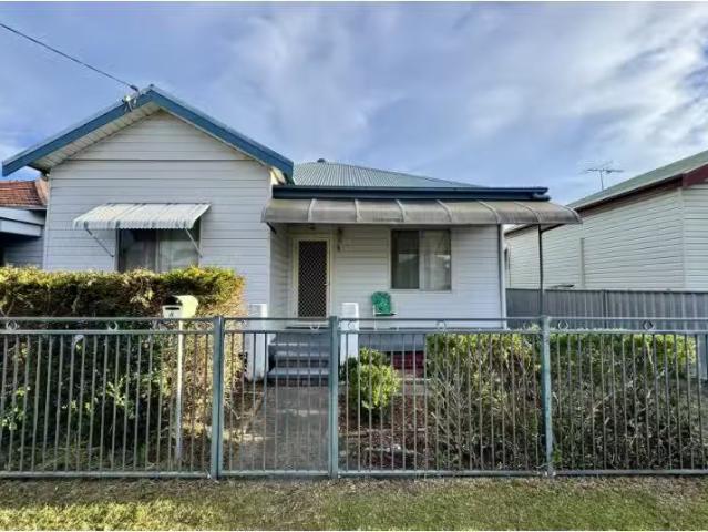 4 Ackeron Street, Mayfield House for rent Listed by Ashlee Pa.