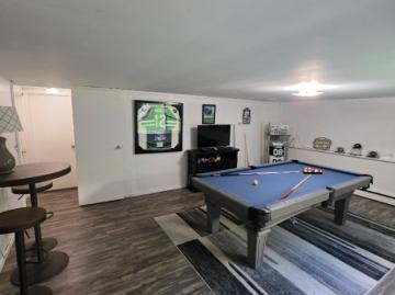 4 Adams Dr