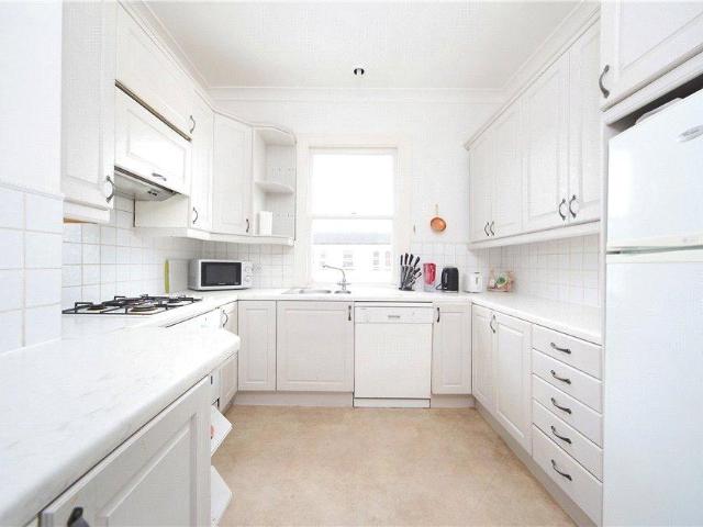 4 Alderbrook Road, Clapham South. 2 bed flat to rent £3,250 pcm £750 pw