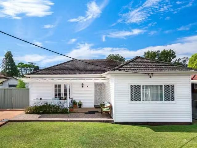 4 Alexander Crescent, MACQUARIE FIELDS House for rent Listed.