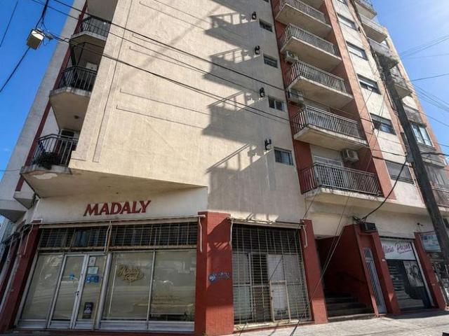 4 AMBIENTES AL FRENTE CON BALCÓN – 3 DORMITORIOS – A. H. YRIGOYEN Y TUYUTÍ