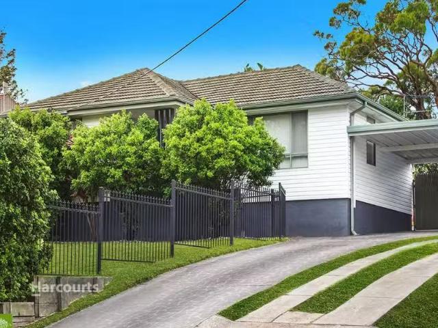 4 Andrew Crescent, Mount Warrigal, NSW 2528 House for Rent