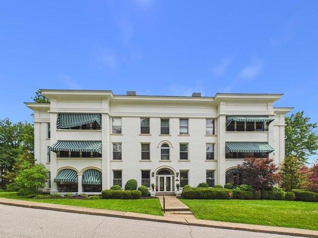 4 Arlington Dr, Wheeling, WV 26003