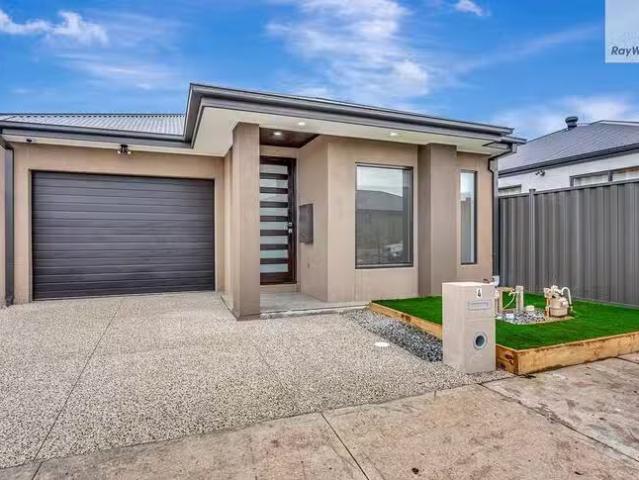 4 Ash Grove, Donnybrook, VIC 3064