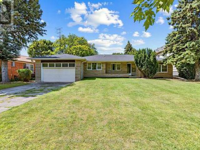 4 Banbury Road, Toronto, ON, M3B 2L3 house for sale | Listing ID C13635 | Royal LePage