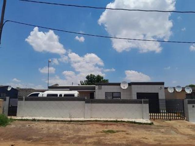 4 beadroom house on the market at ts.