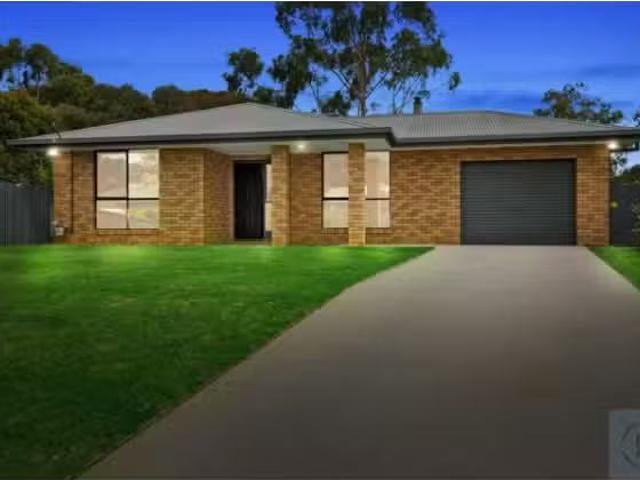 4 Beasley Court, Tocumwal House for rent Listed by Laura Made.