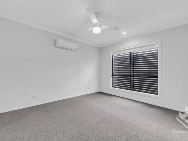 4 Bed/2 1/2 Bath /2 Car Townhouse in Bray Park