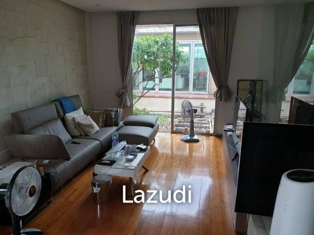 4 Bed 450 sq.m. Detached House For Sale
