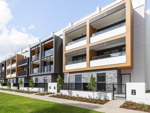 4 bed 4 bath with lift Townhouse available NOW
