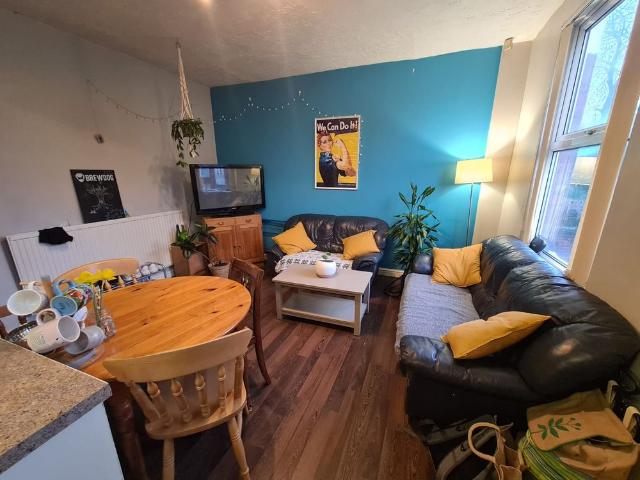 4 Bed 7 Beechwood Walk, Burley, Leeds LS4 2LZ Student
