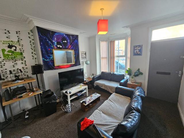 4 Bed 21 Ashville Avenue, Headingley, Leeds LS6 1LX Student