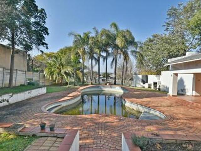 4 bed 2 bath, 3 cottage home for sal.
