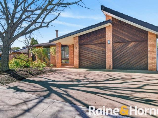4 Bed | 2 Bath | 2 Car | Pool | Family Friendly Location