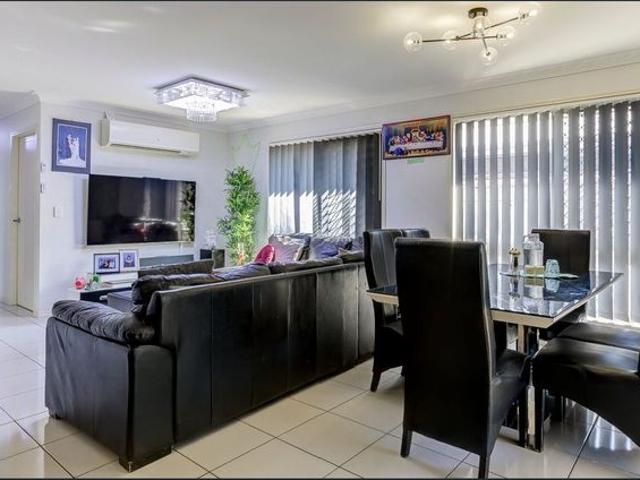 4 BED 2 BATH FAMILY HOME IN SOUGHT AFTER LOGAN RESERVE BATH